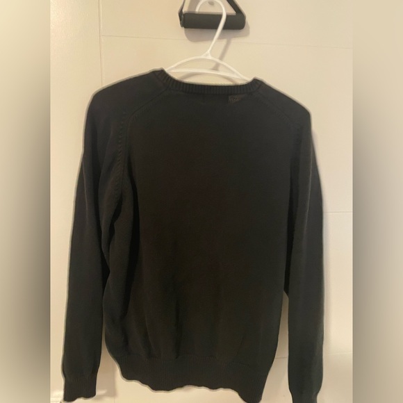 Black pull over crewneck size large but fits small id size it at a medium. - Picture 4 of 4